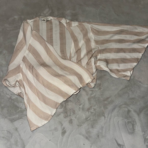 American Eagle Front tie crop top - Picture 3 of 3